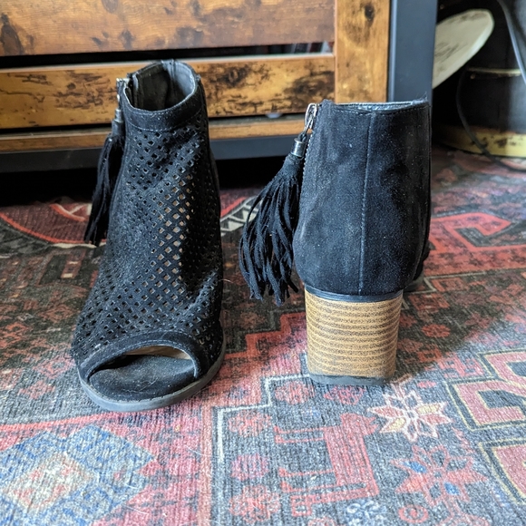 Shoes - Picture 4 of 6